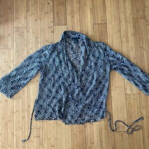 Silk wrap top the Limited brand size L